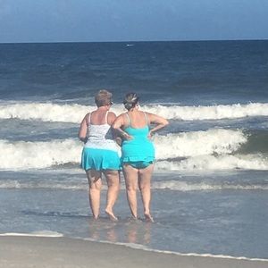 Meet your Posher, Dee lee